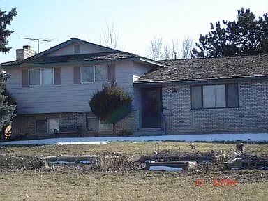 10225 W Victory Rd — exterior photo
