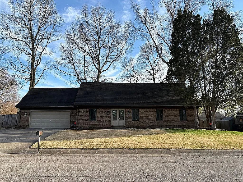 7277 Nottingham Dr — exterior photo