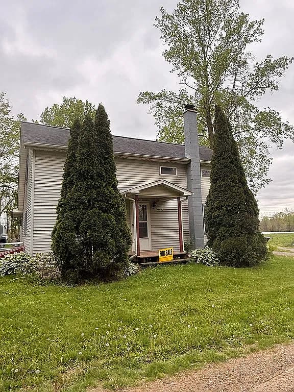 225 W Pearl Rd — exterior photo