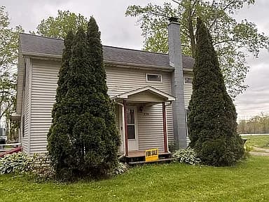 225 W Pearl Rd — exterior photo