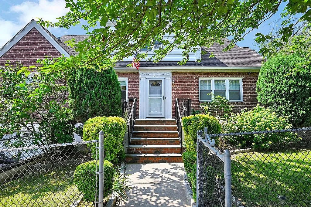 60 Sterling Ave — exterior photo