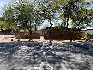 1345 E Rose Ln — exterior photo