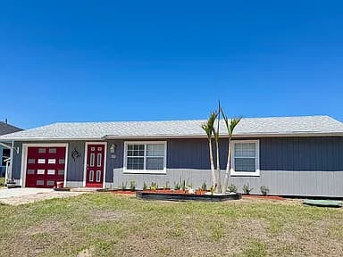 825 SW Canary Ter — exterior photo