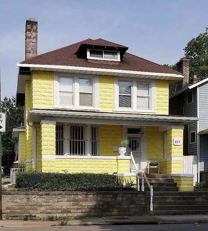 611 Kelton Ave — exterior photo