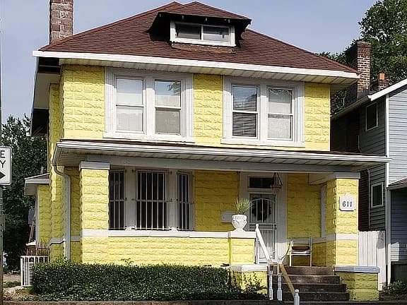 611 Kelton Ave — exterior photo