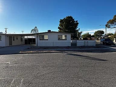 2300 S 7th Ave — exterior photo