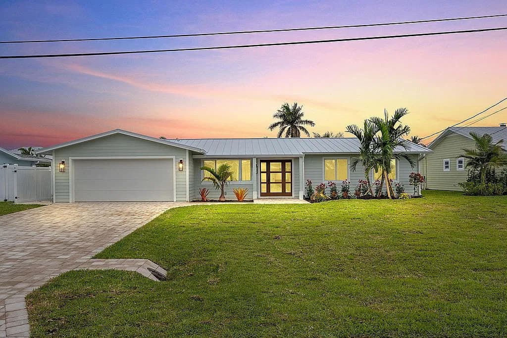 1389 SW Seahawk Way — exterior photo