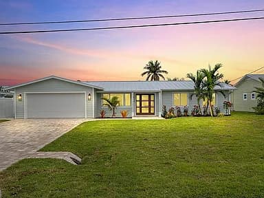 1389 SW Seahawk Way — exterior photo