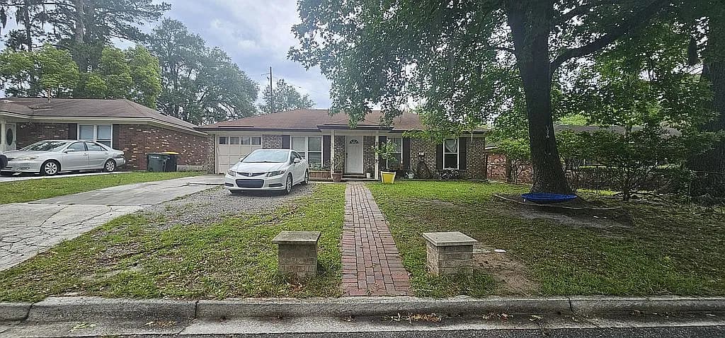 206 Wesley St — exterior photo