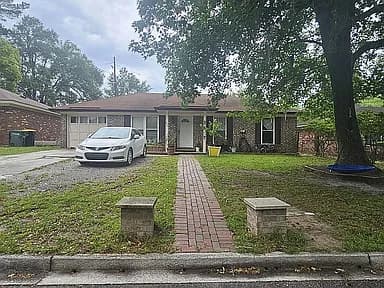 206 Wesley St — exterior photo