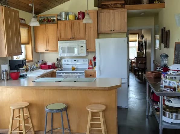60 Robinson Canyon Rd — exterior photo