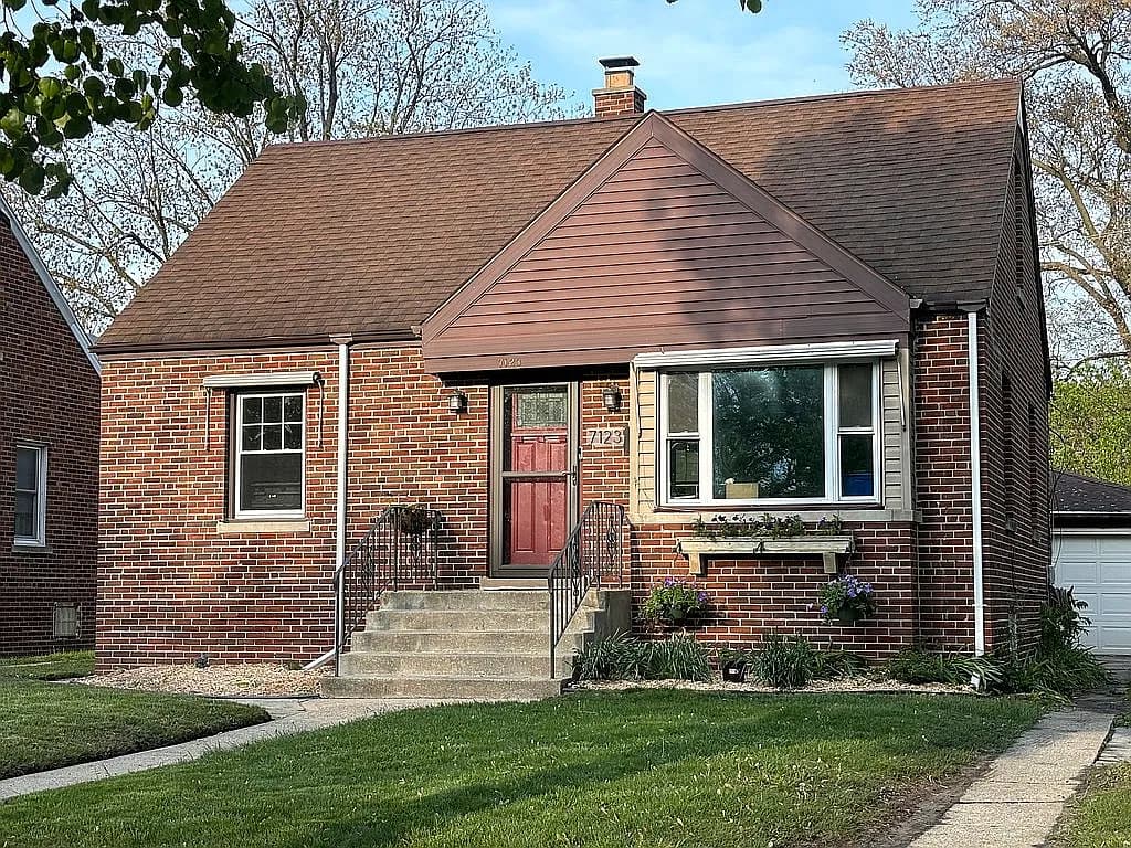 7123 Maplewood Ave — exterior photo