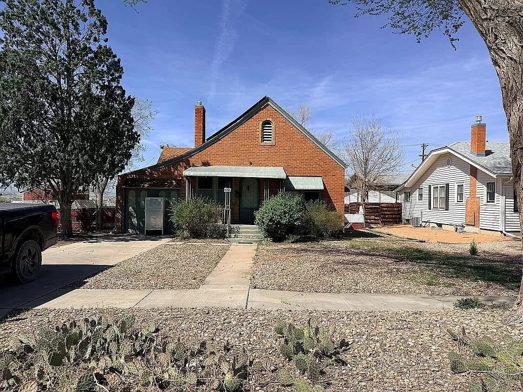 2625 High St — exterior photo