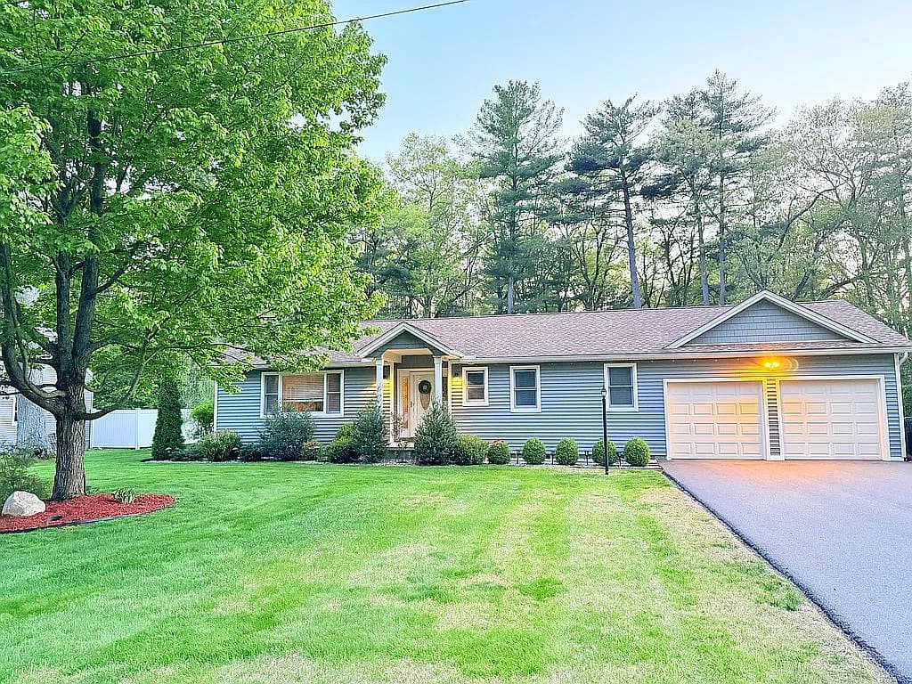74 Zephyr Dr — exterior photo