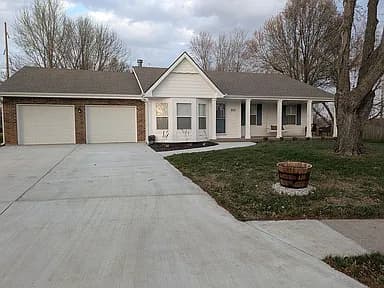 800 Stone Brook Ln — exterior photo