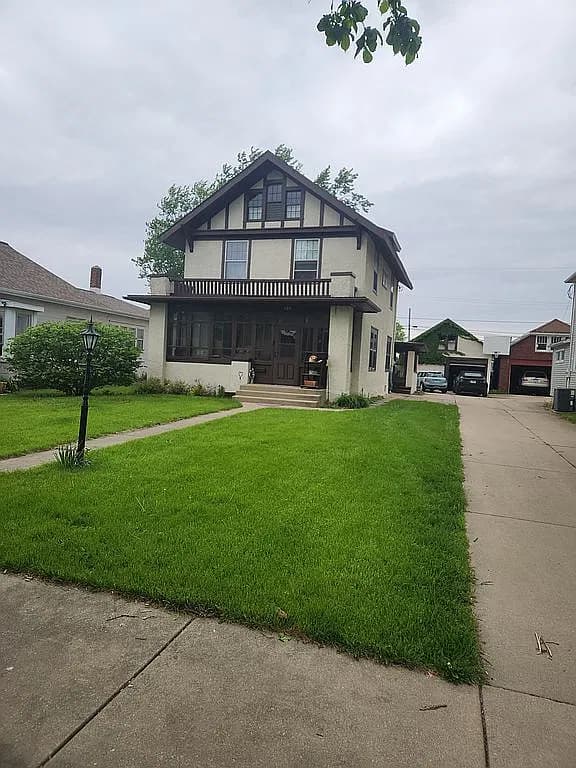120 E Cleveland St — exterior photo