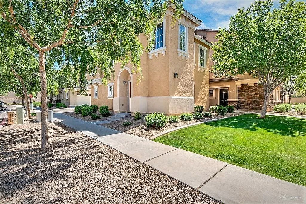 4063 E Windsor Dr — exterior photo