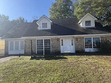 4951 Winslow Dr — exterior photo