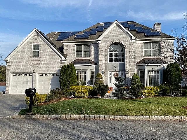 311 Halsey Rd — exterior photo