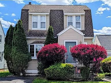 121 Highland Pl — exterior photo