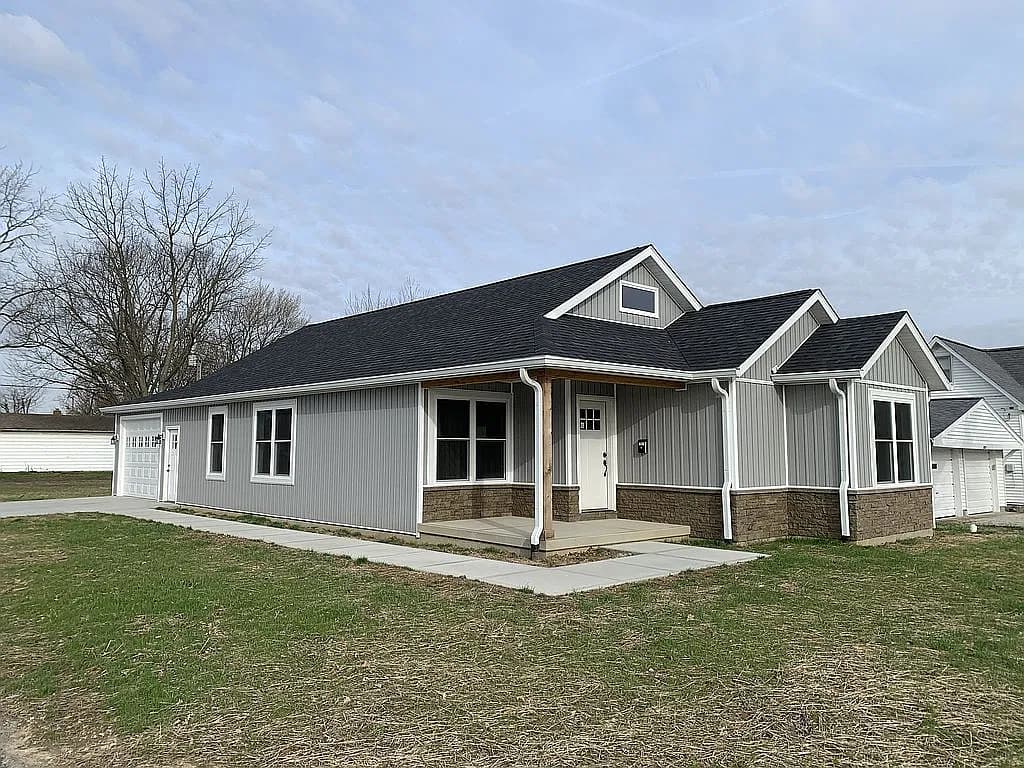 1001 N Carver St — exterior photo