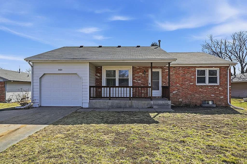 3821 Pioneers Blvd — exterior photo