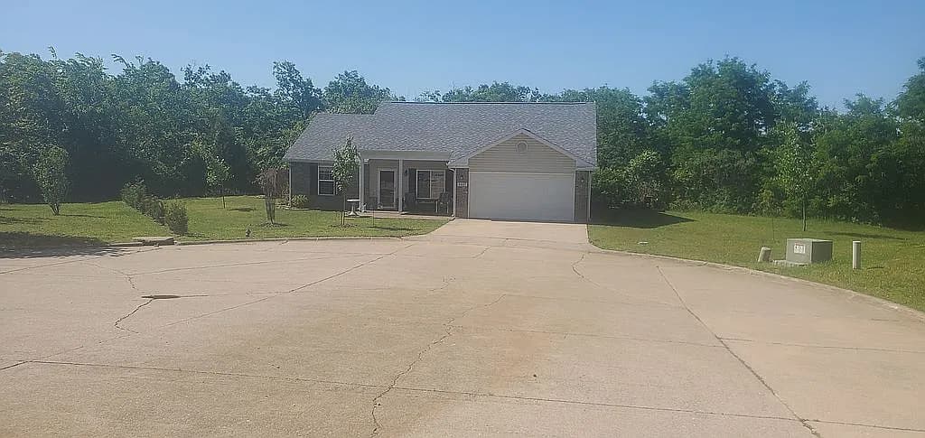 24227 Thistle — exterior photo