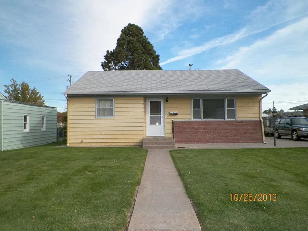280 Cherry St — exterior photo