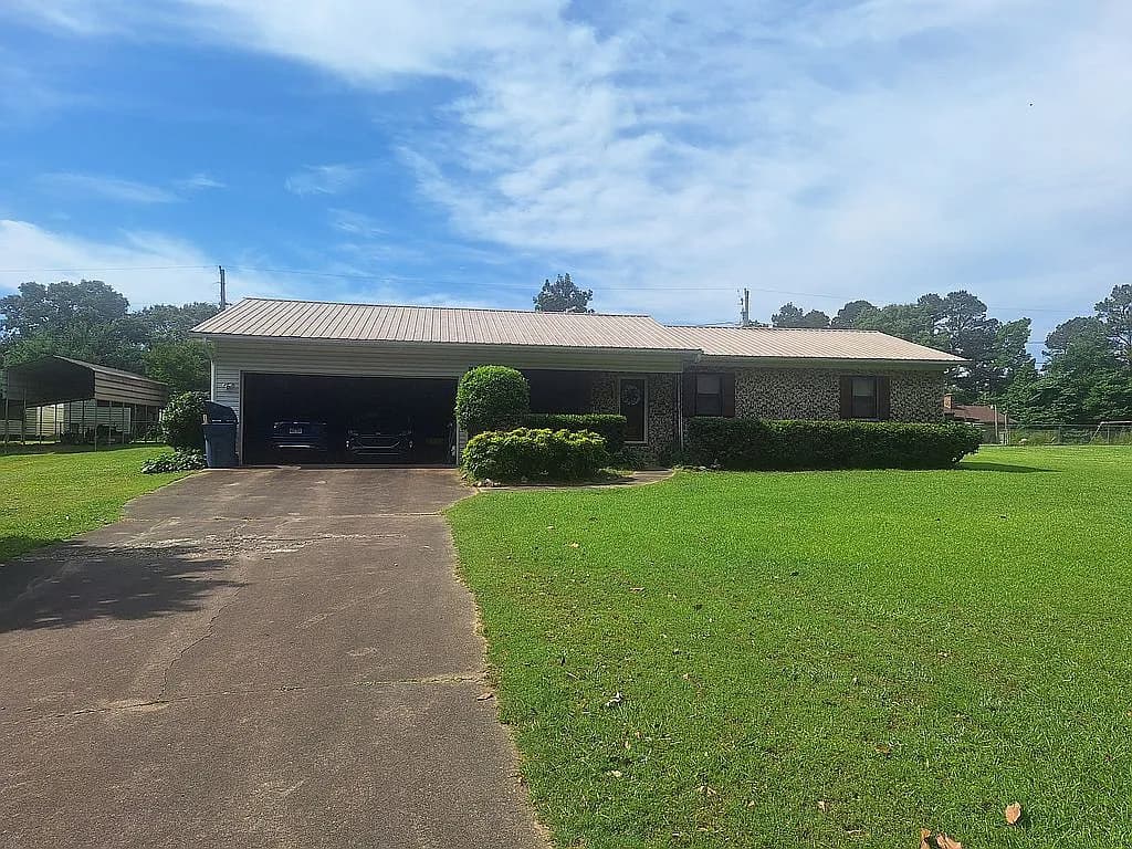 323 Apollo St — exterior photo