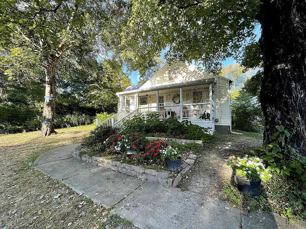 325 S Thayer Ave — exterior photo