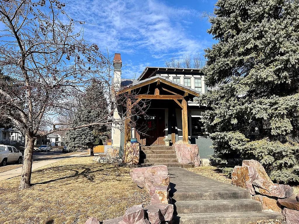 100 E 23rd St — exterior photo