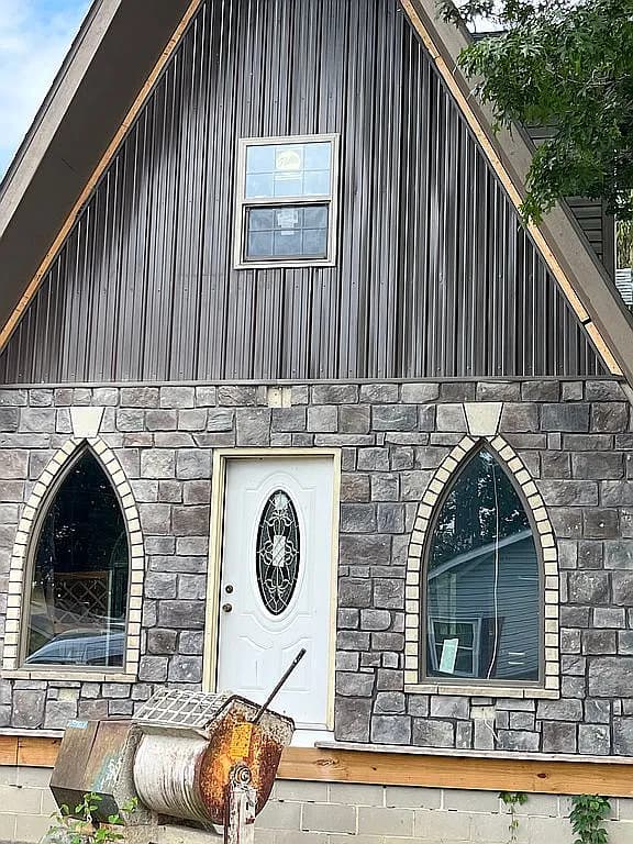 351 Essex Rd — exterior photo