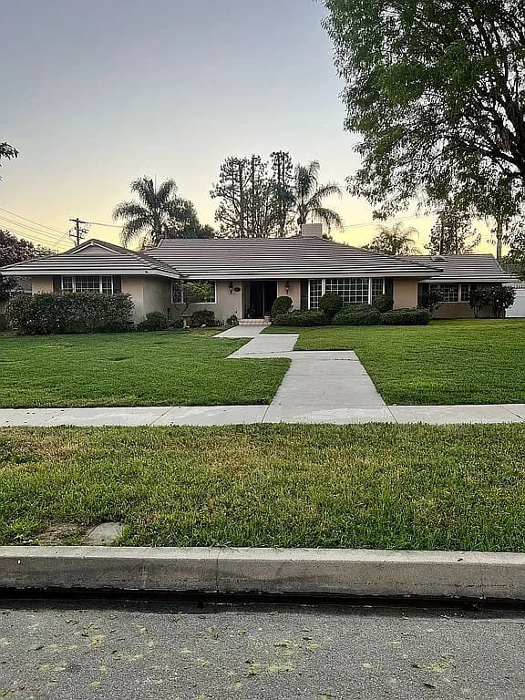 1615 N Laurel Ave — exterior photo