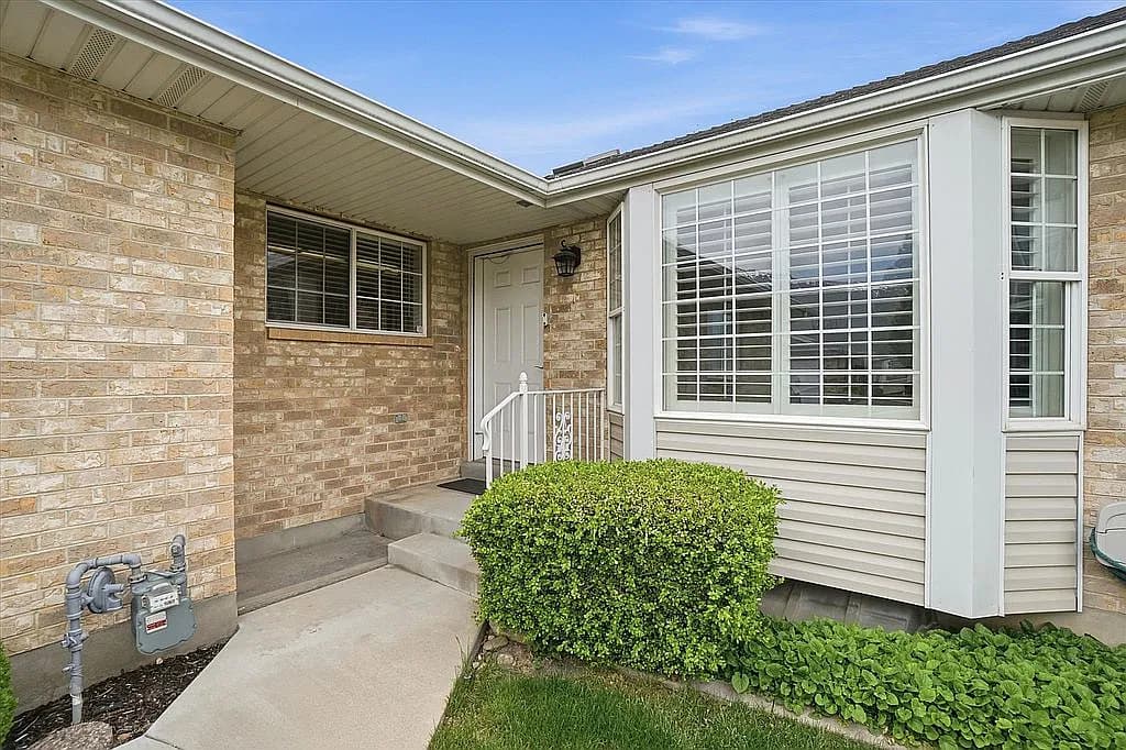 512 E 90 N — exterior photo