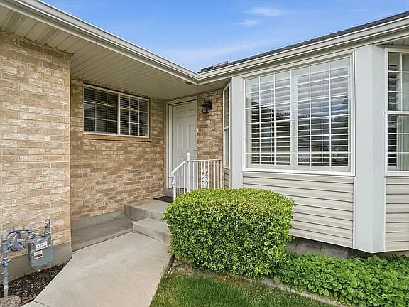 512 E 90 N — exterior photo