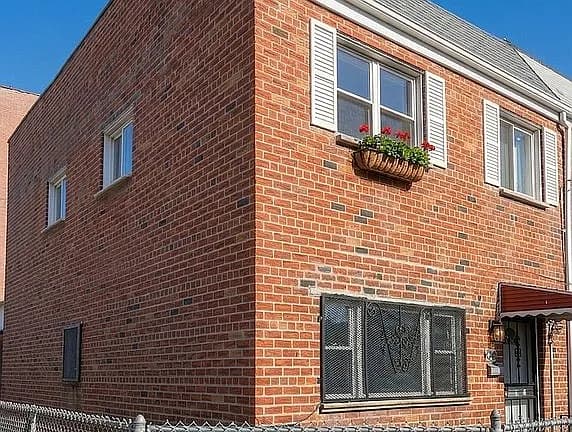 699 Conduit Blvd — exterior photo