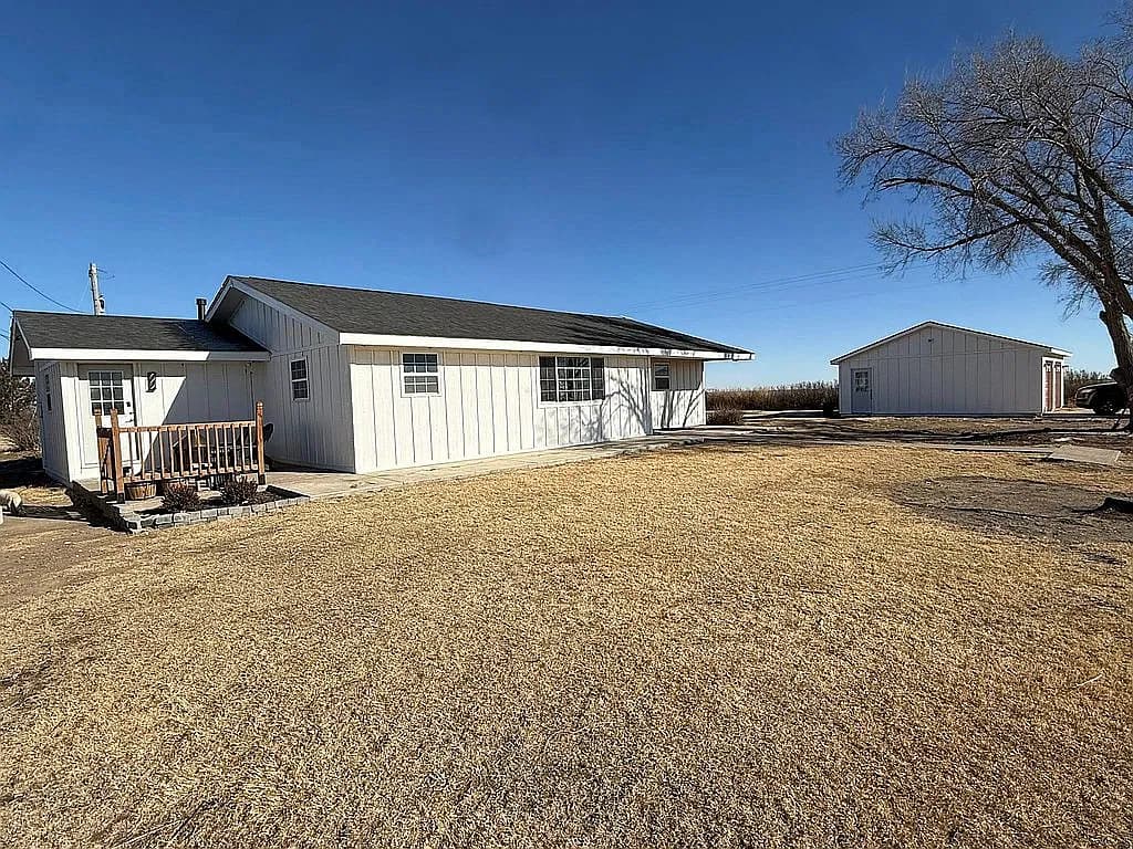 406 N County Road 19 — exterior photo