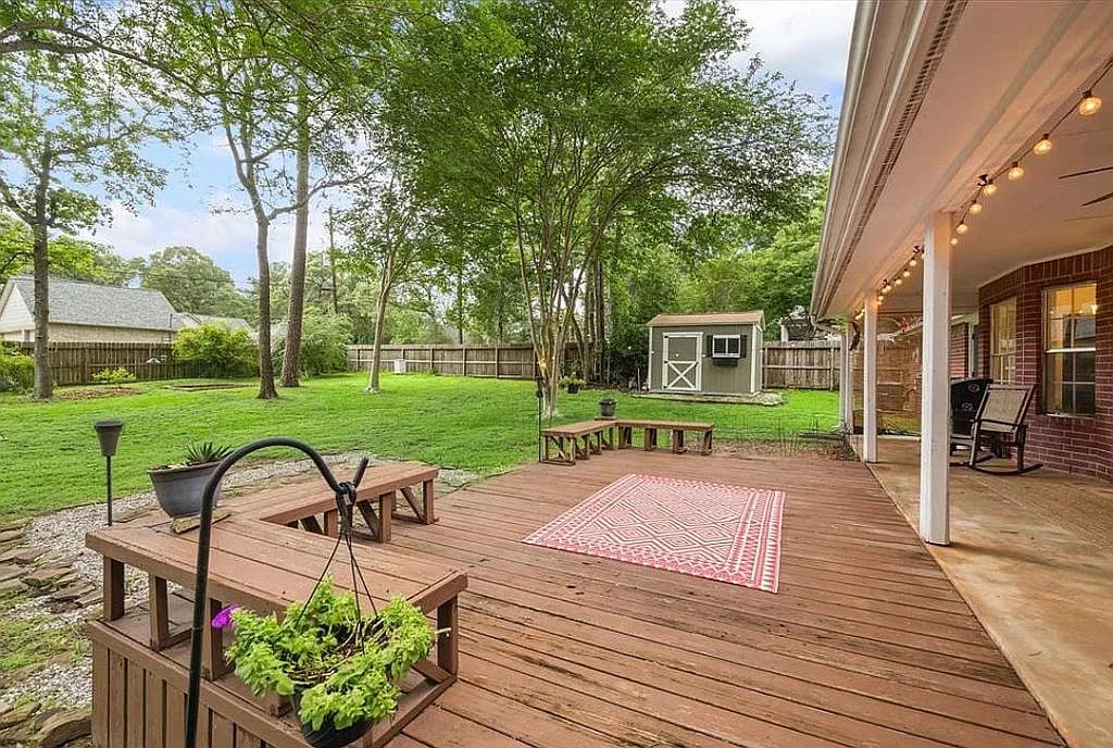 2420 Canter Ln — exterior photo
