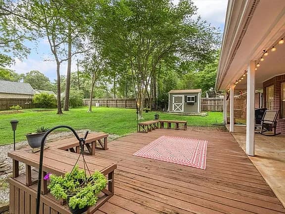 2420 Canter Ln — exterior photo