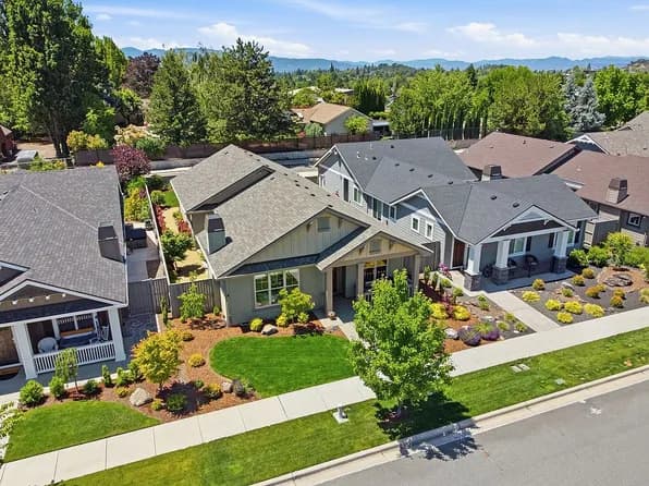 566 Canterwood Dr — exterior photo