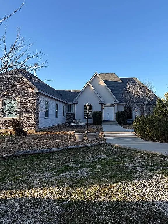 4480 W Lamont Rd — exterior photo