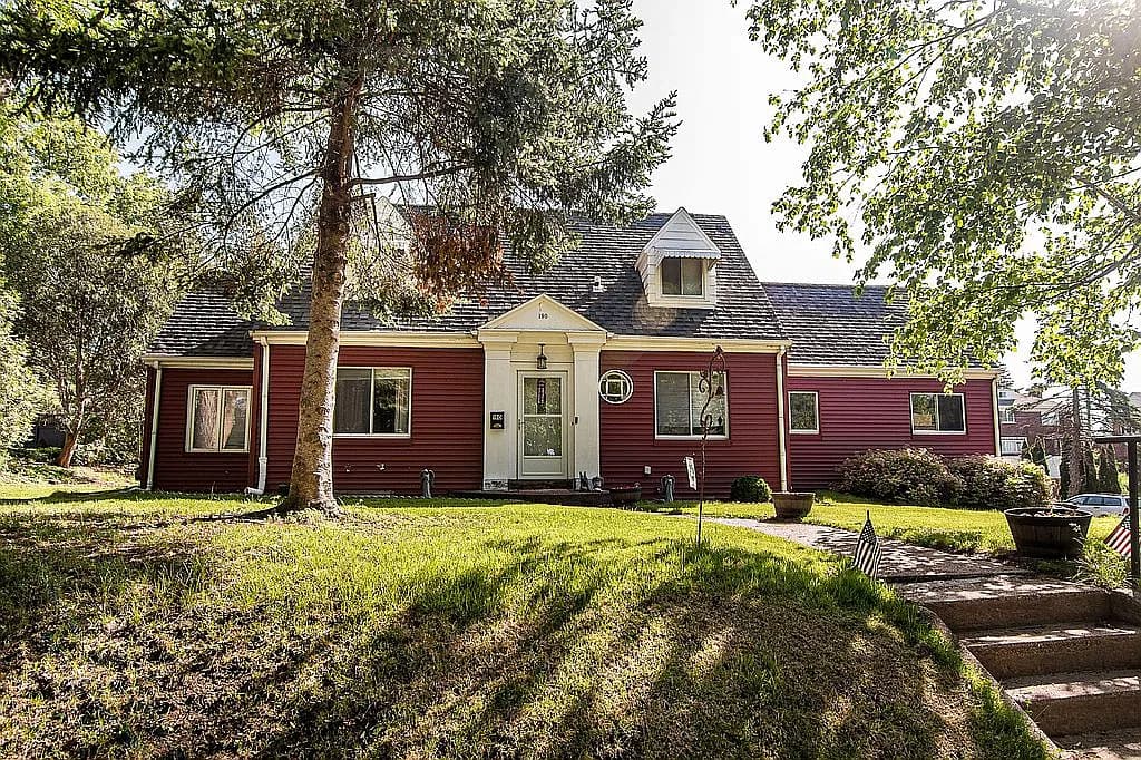 190 Bradley St — exterior photo