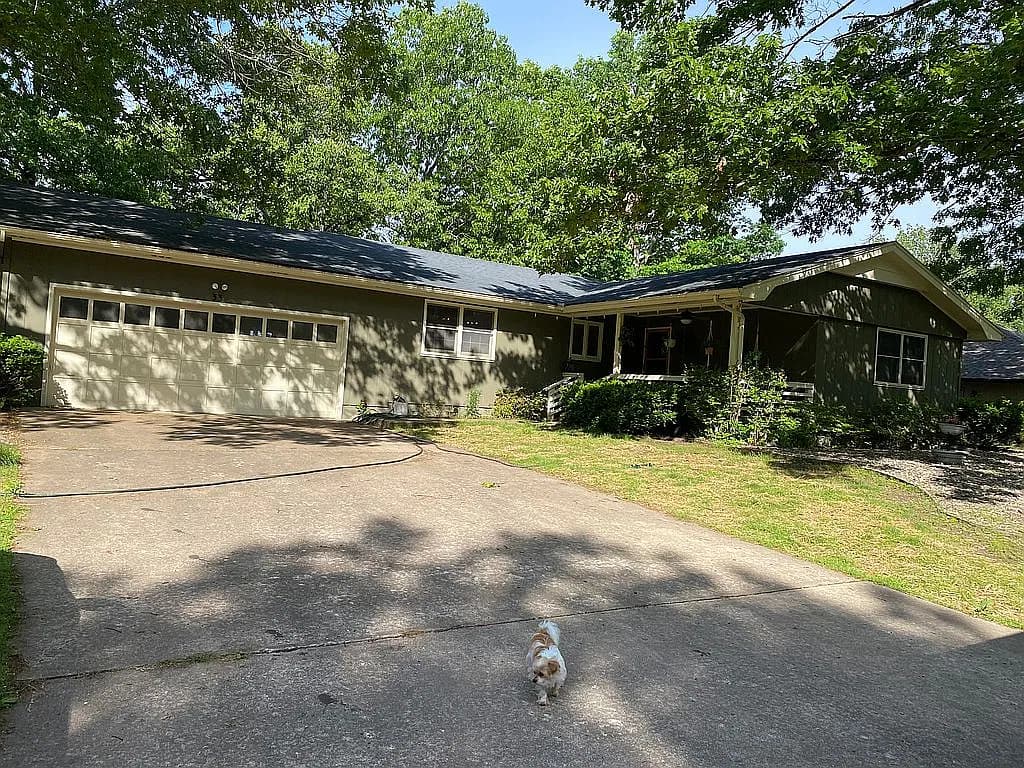 33 Churchill Dr — exterior photo