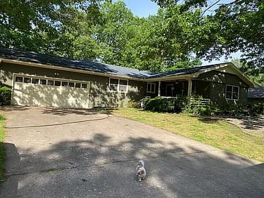 33 Churchill Dr — exterior photo
