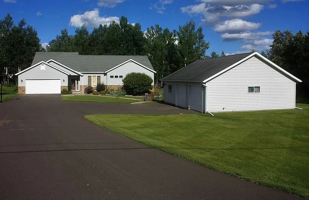 4354 Ugstad Rd — exterior photo