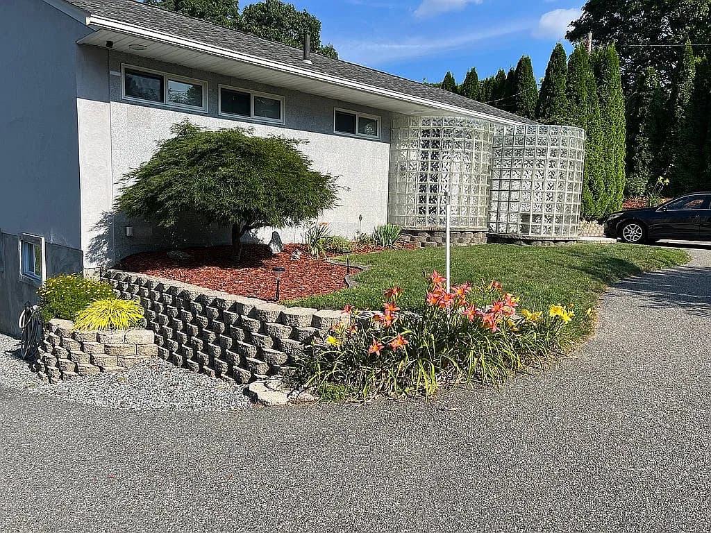1813 Atwood Ave — exterior photo