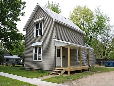 118 Peckham St — exterior photo