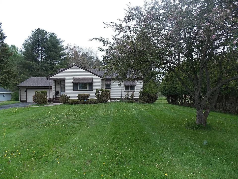 985 West St — exterior photo