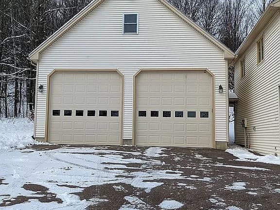 1883 Pond Rd — exterior photo