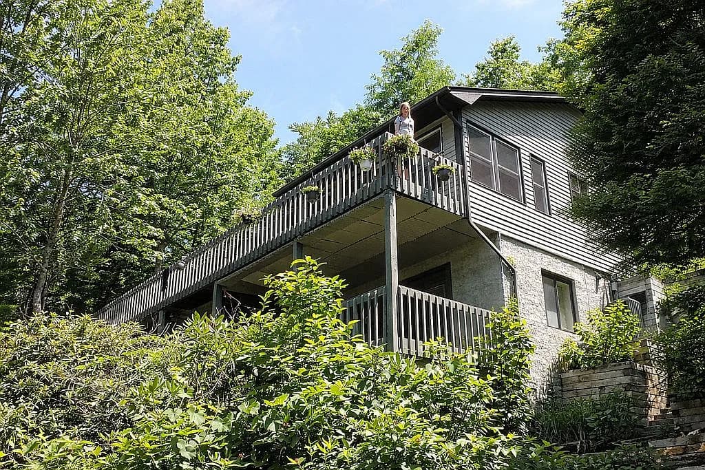 887 Thunder Rd — exterior photo
